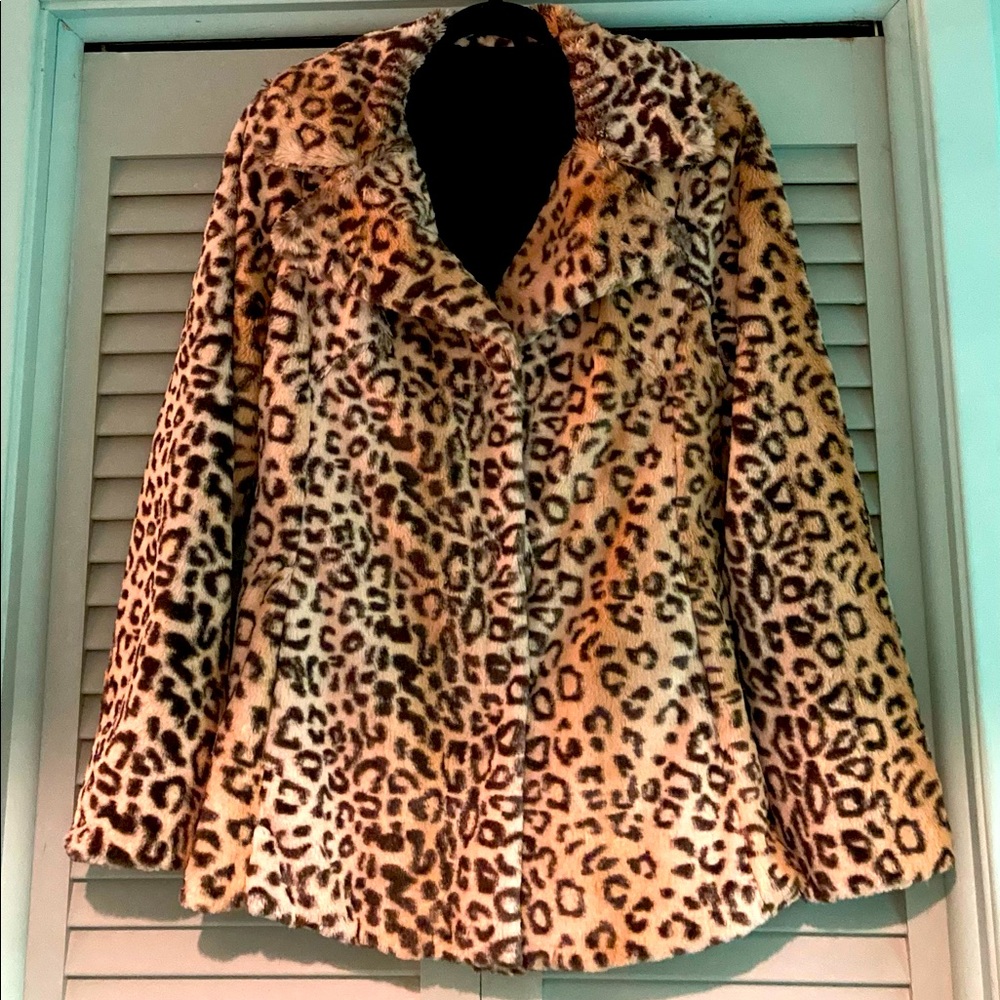 Beautiful Soft Leopard Print Faux Fur Coat